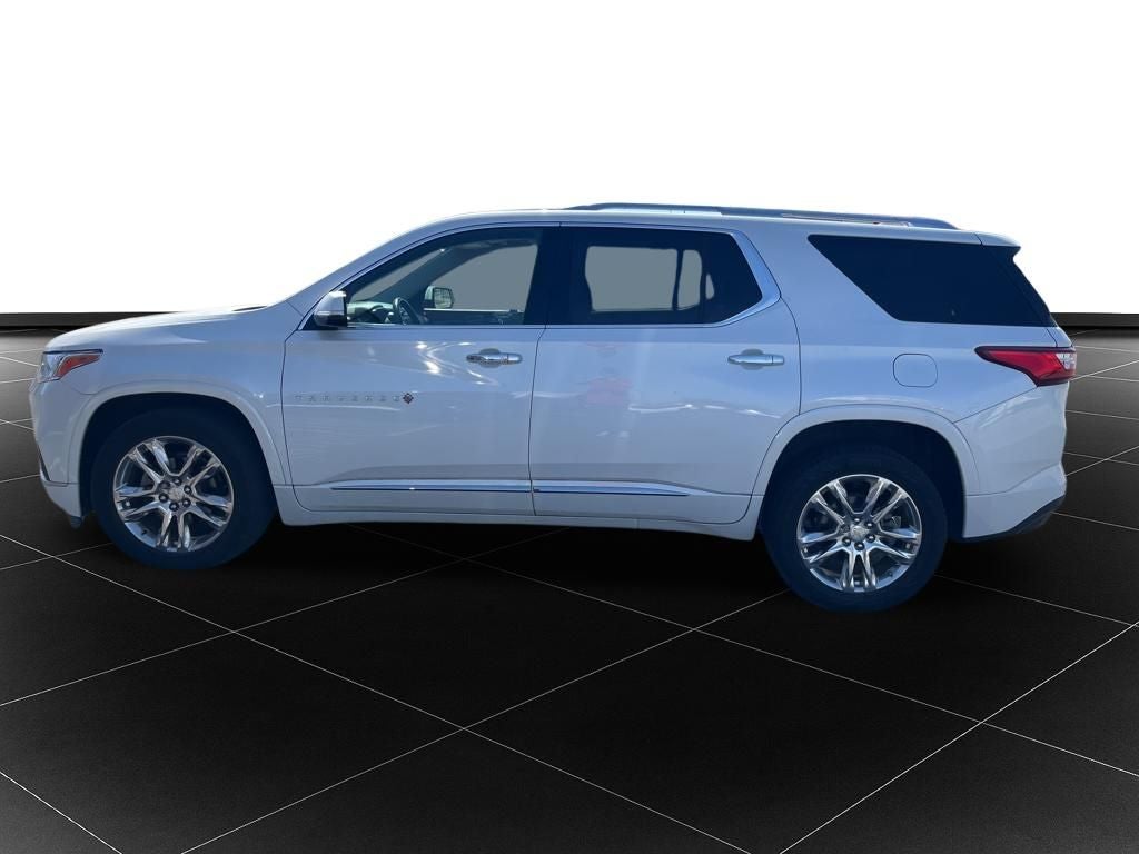Used 2018 Chevrolet Traverse High Country with VIN 1GNEVKKW3JJ101881 for sale in Kansas City