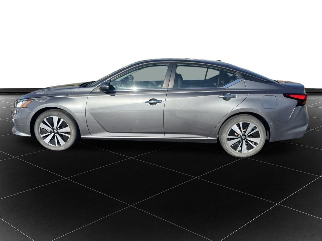 Used 2022 Nissan Altima SV with VIN 1N4BL4DV8NN331633 for sale in Kansas City