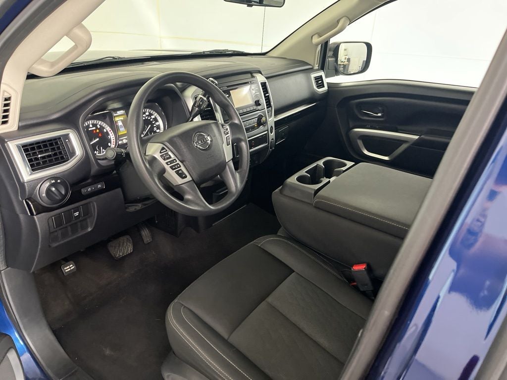 2017 Nissan Titan SV