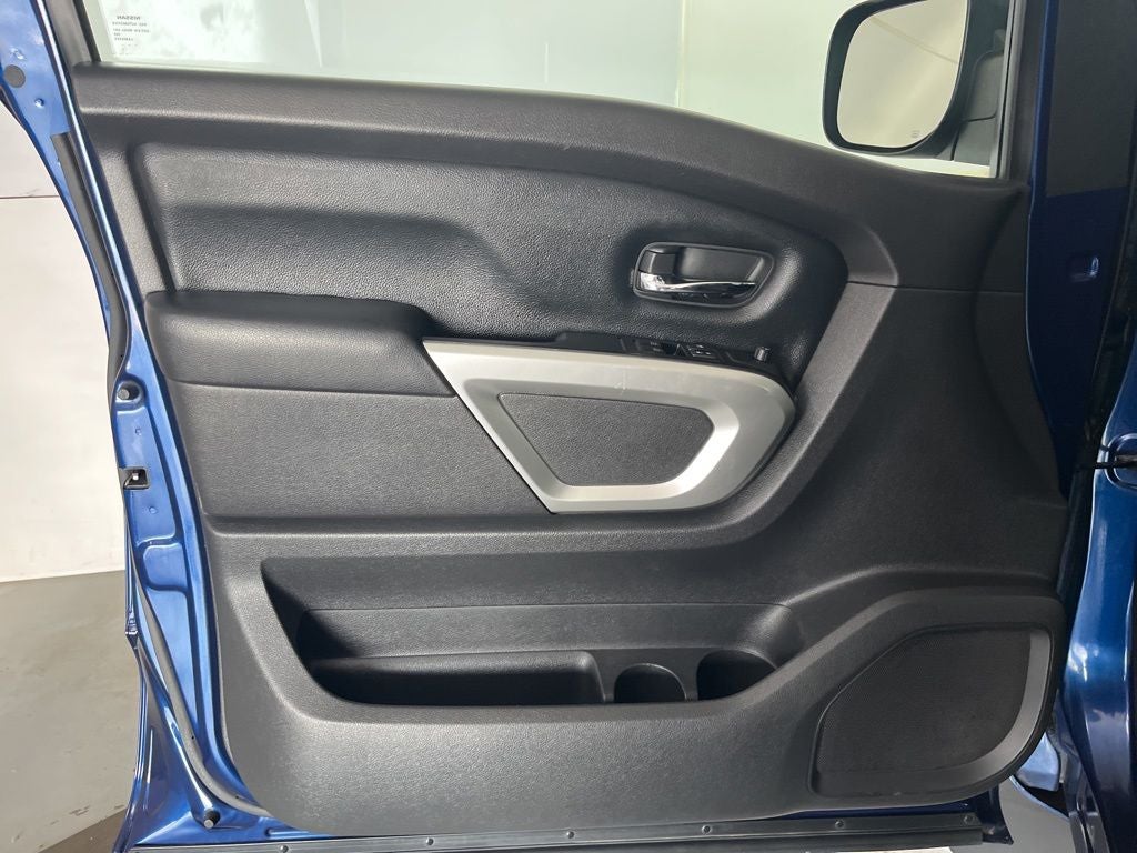 2017 Nissan Titan SV