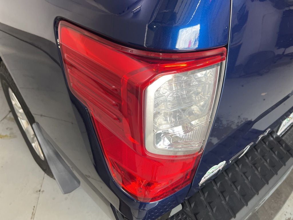 2017 Nissan Titan SV
