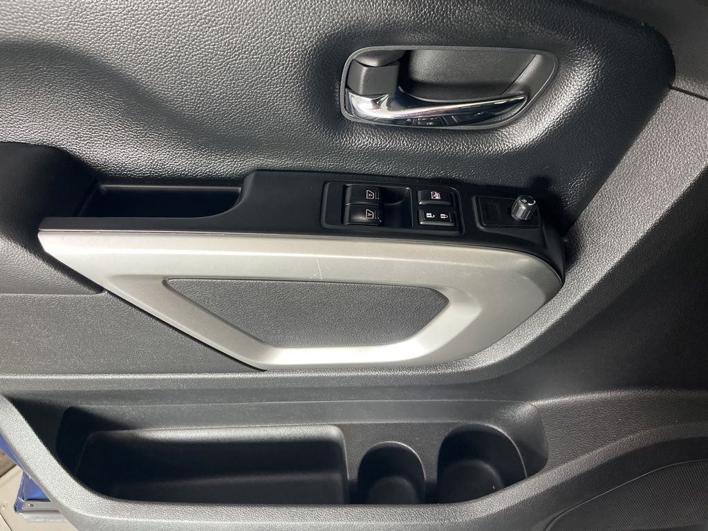 2017 Nissan Titan SV