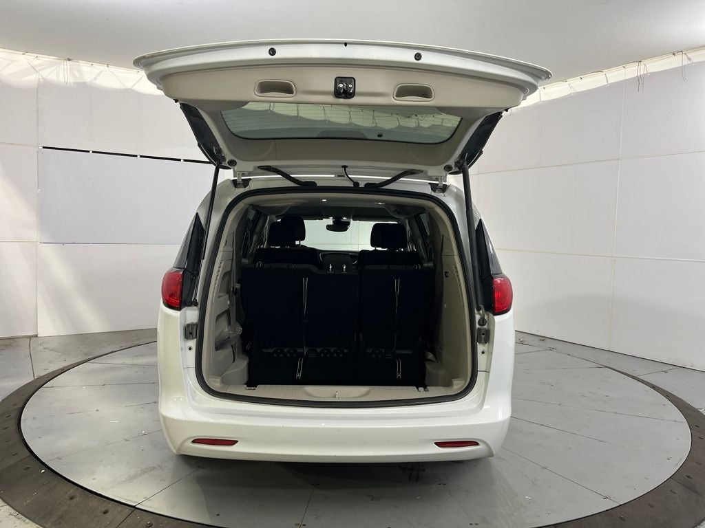 2024 Chrysler Voyager LX