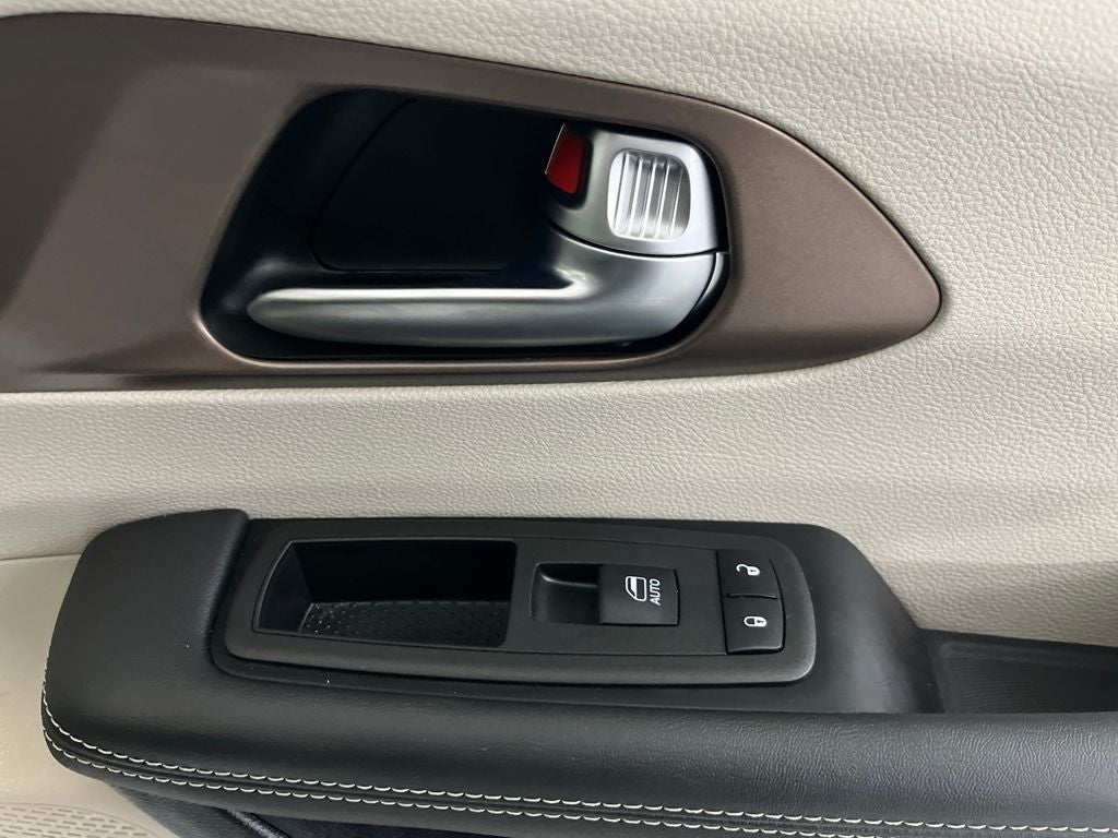 2024 Chrysler Voyager LX