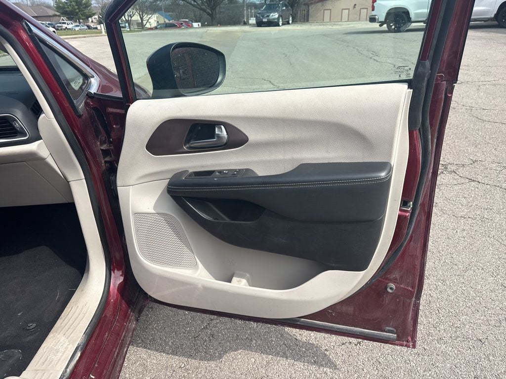 2023 Chrysler Voyager LX