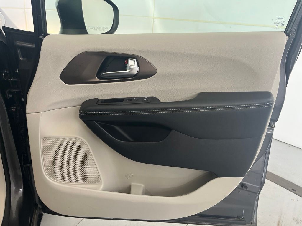 2020 Chrysler Voyager LXI