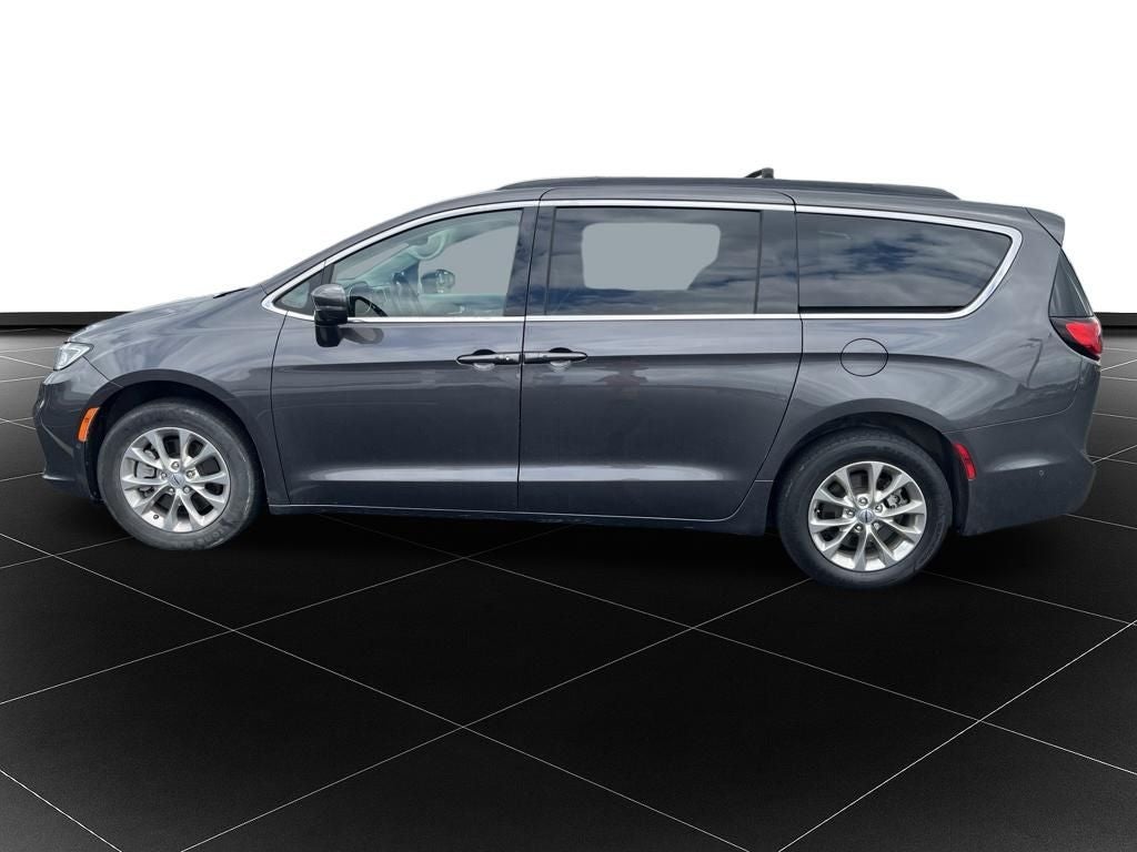 Used 2022 Chrysler Pacifica Touring L with VIN 2C4RC3BG7NR123348 for sale in Kansas City