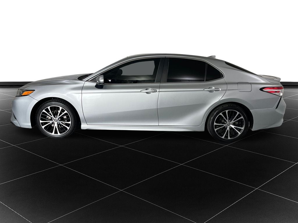 Used 2020 Toyota Camry SE with VIN 4T1G11AK7LU888286 for sale in Kansas City