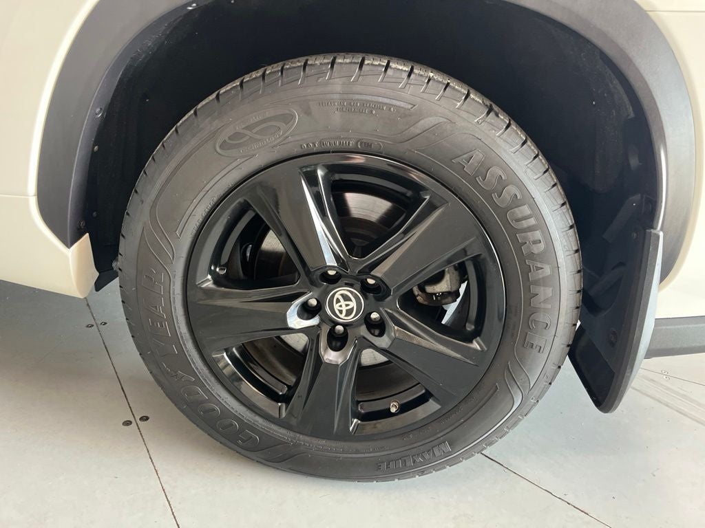 2020 Toyota Highlander LE