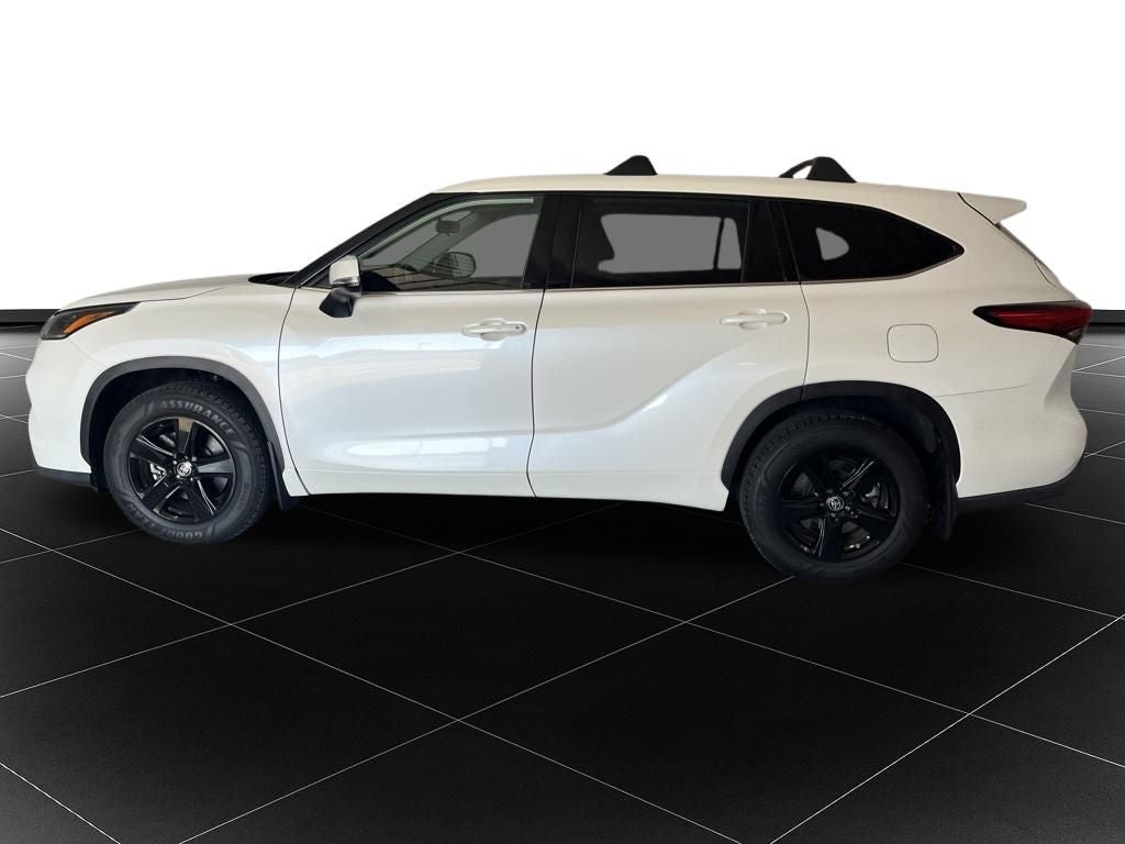Used 2020 Toyota Highlander LE with VIN 5TDBZRBH3LS021951 for sale in Kansas City