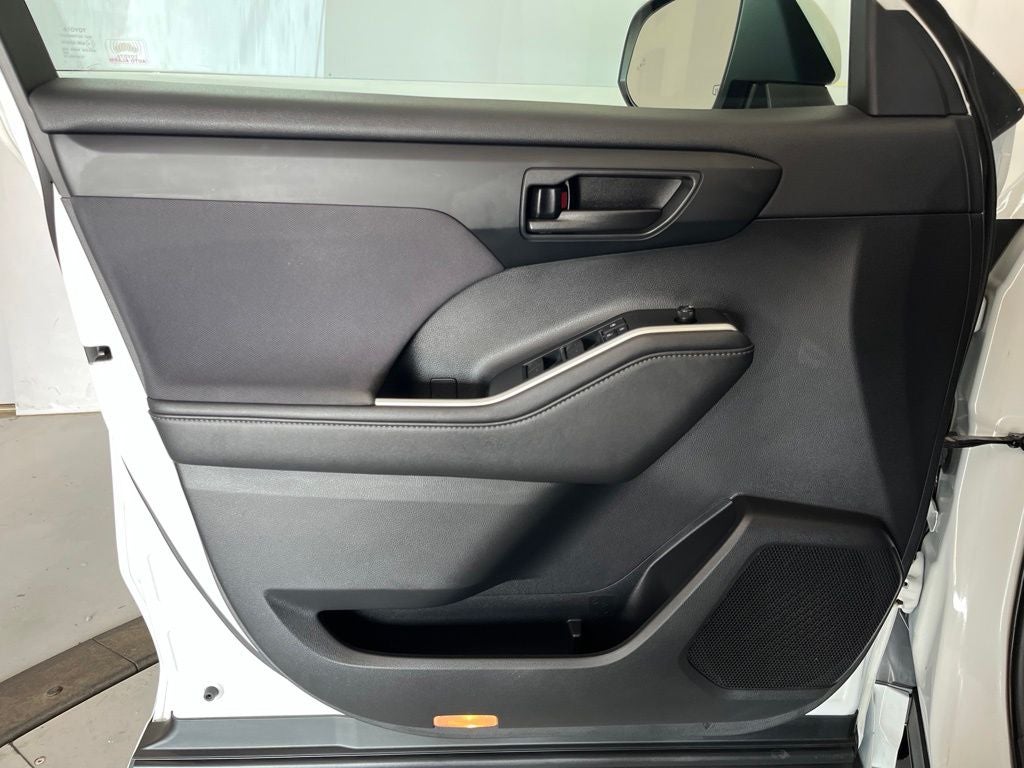 2020 Toyota Highlander LE