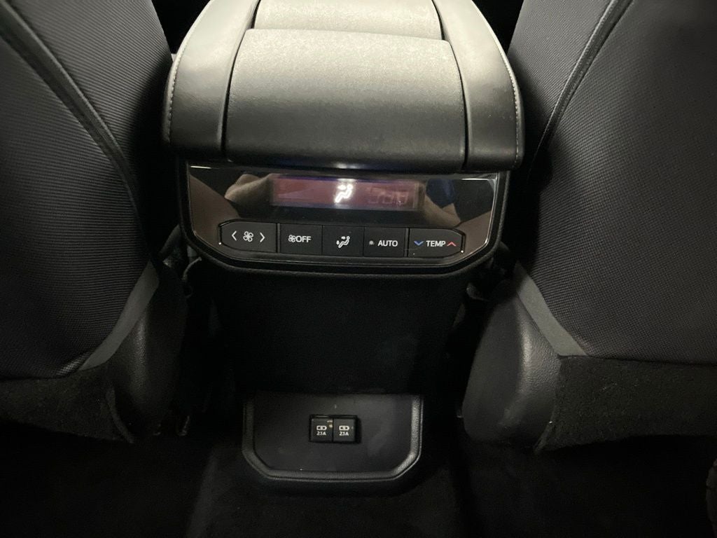 2020 Toyota Highlander LE