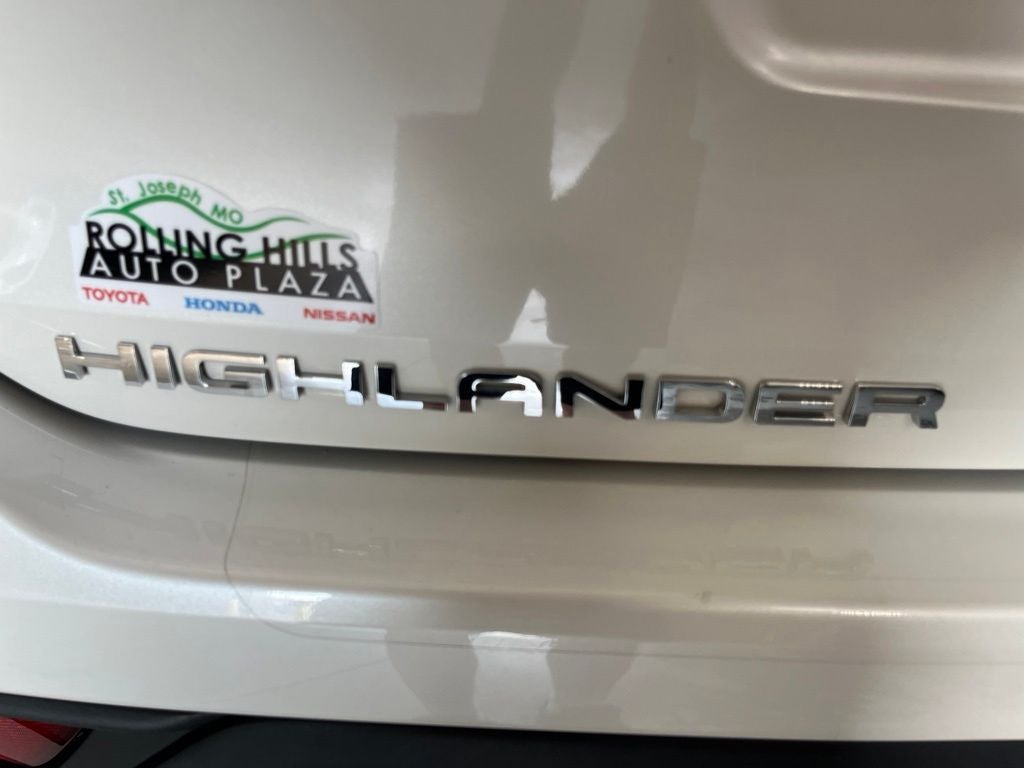 2020 Toyota Highlander LE