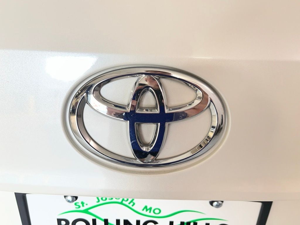 2020 Toyota Highlander LE
