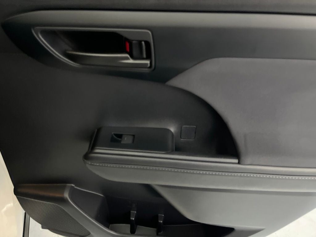 2020 Toyota Highlander LE