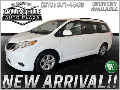 2014 Toyota Sienna LE 8 Passenger