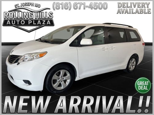 2014 Toyota Sienna LE 8 Passenger