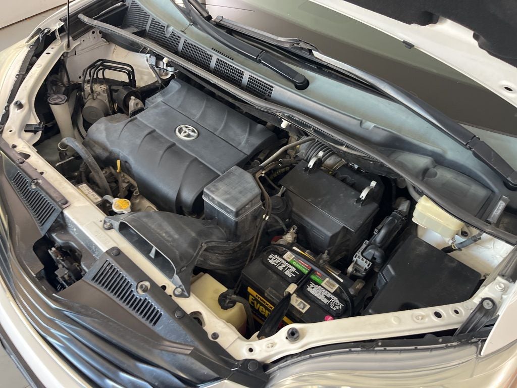 2014 Toyota Sienna LE 8 Passenger