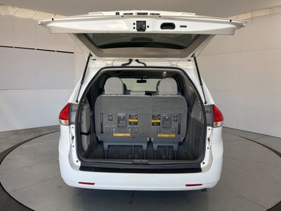 2014 Toyota Sienna LE 8 Passenger