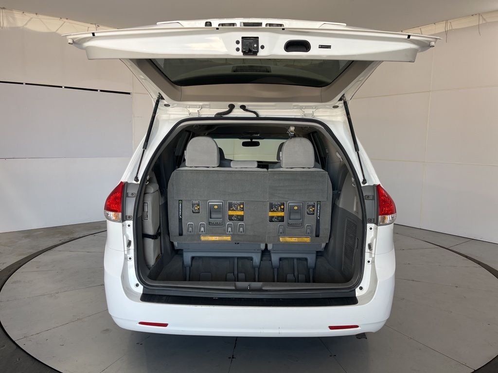 2014 Toyota Sienna LE 8 Passenger