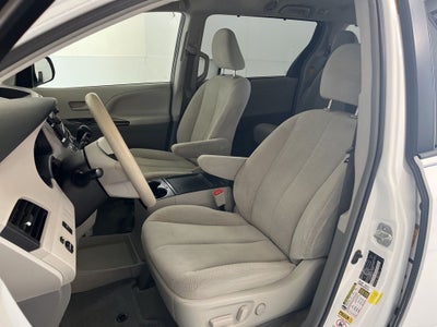 2014 Toyota Sienna LE 8 Passenger