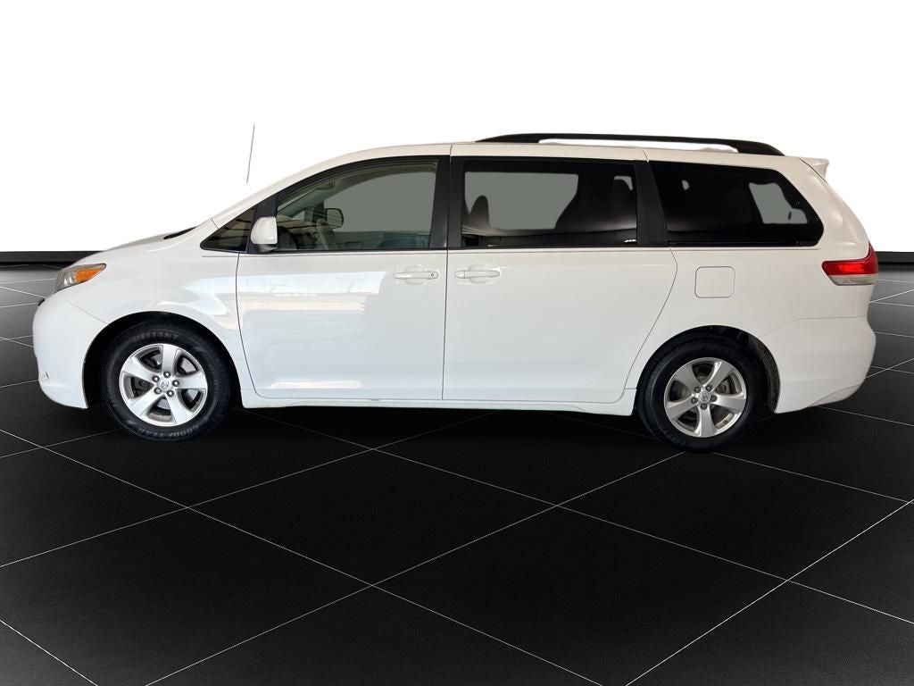 2014 Toyota Sienna LE 8 Passenger