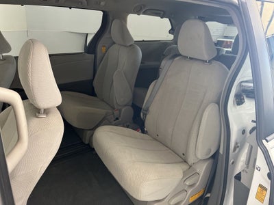 2014 Toyota Sienna LE 8 Passenger