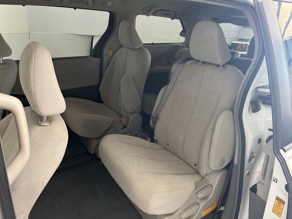 2014 Toyota Sienna LE 8 Passenger