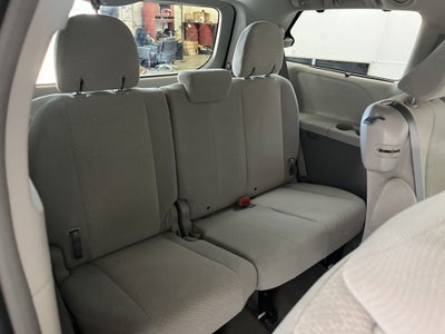 2014 Toyota Sienna LE 8 Passenger