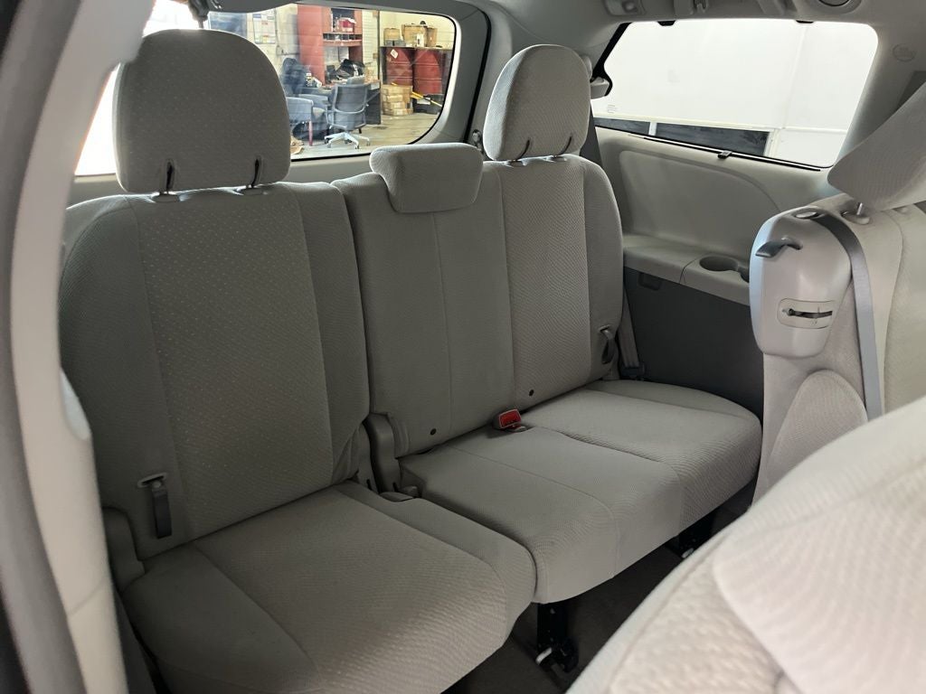 2014 Toyota Sienna LE 8 Passenger