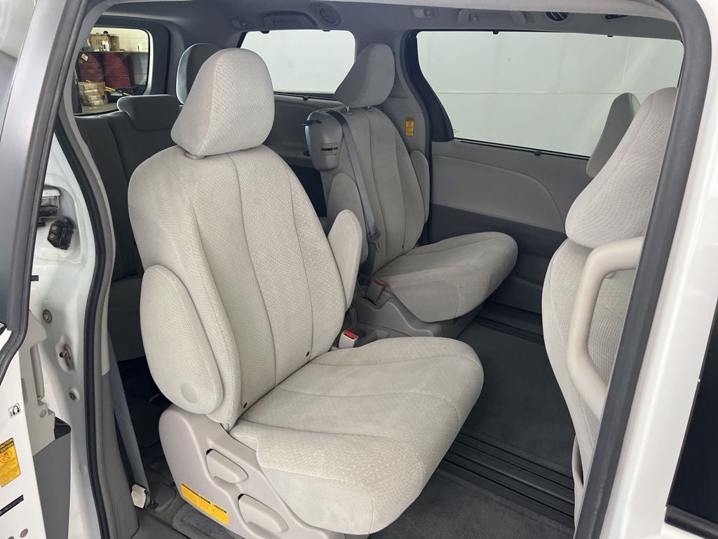 2014 Toyota Sienna LE 8 Passenger