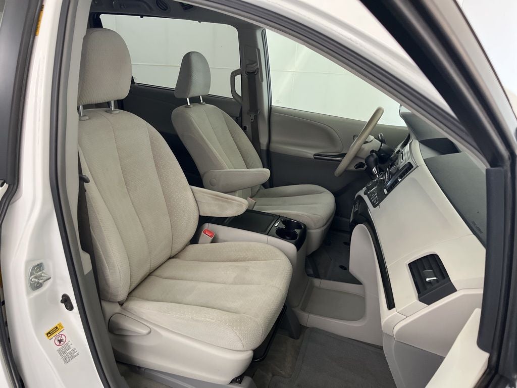 2014 Toyota Sienna LE 8 Passenger