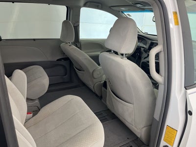 2014 Toyota Sienna LE 8 Passenger