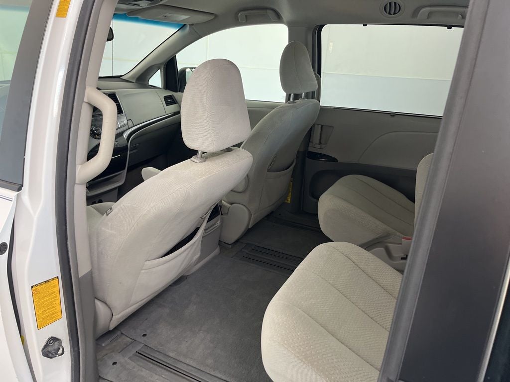 2014 Toyota Sienna LE 8 Passenger
