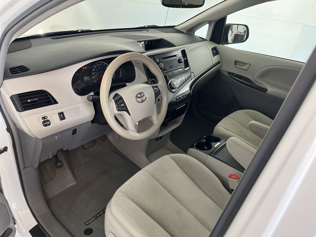 2014 Toyota Sienna LE 8 Passenger