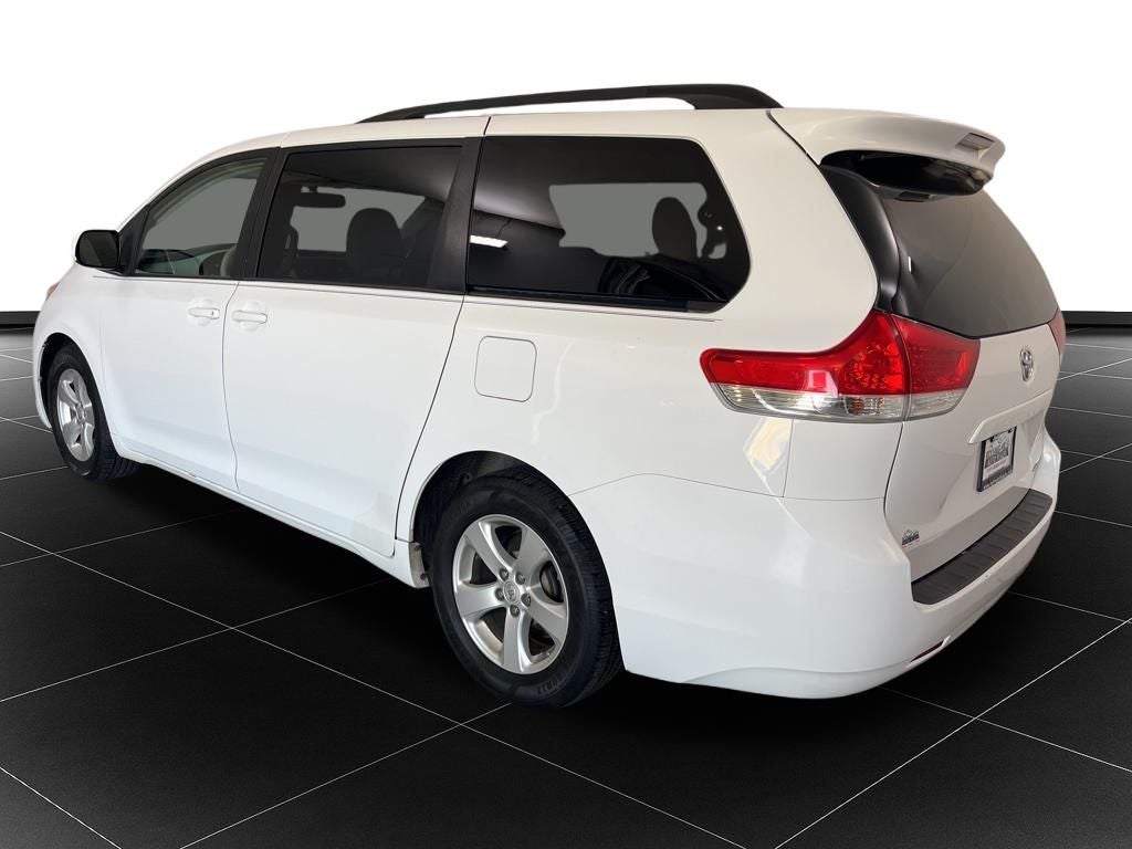 2014 Toyota Sienna LE 8 Passenger