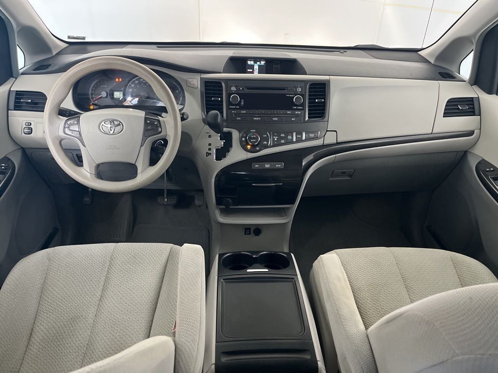 2014 Toyota Sienna LE 8 Passenger