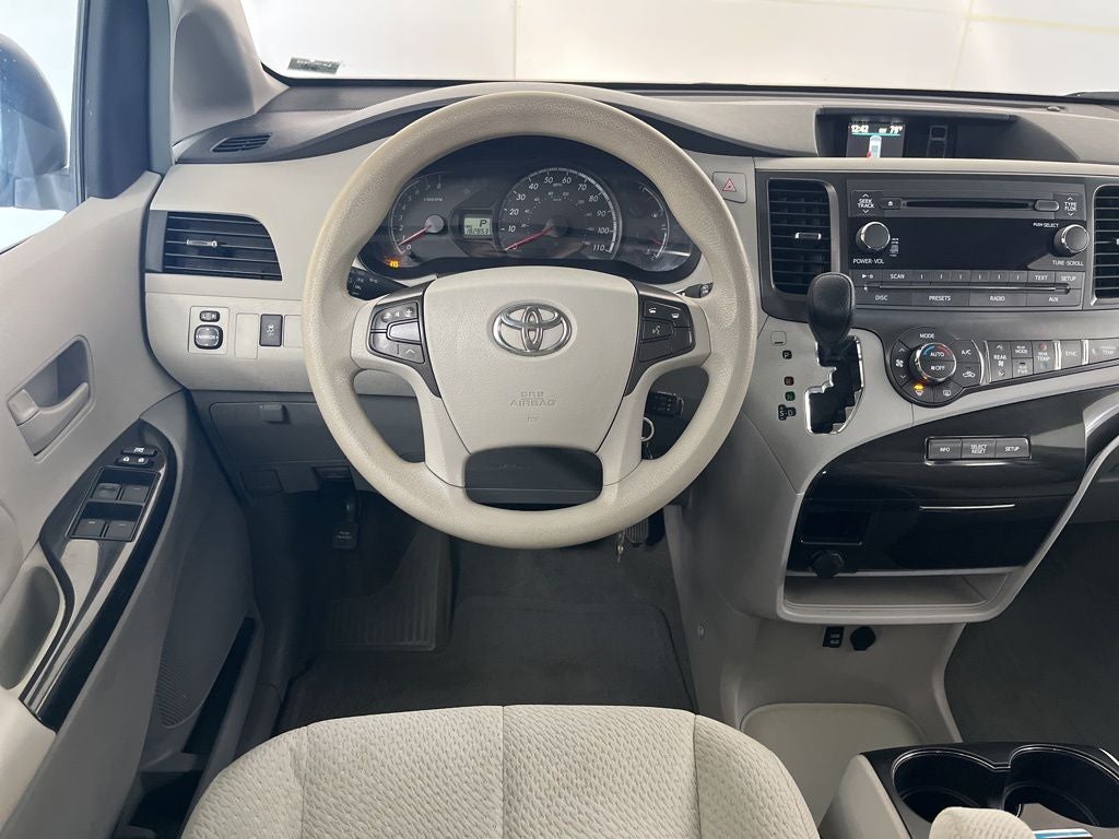 2014 Toyota Sienna LE 8 Passenger