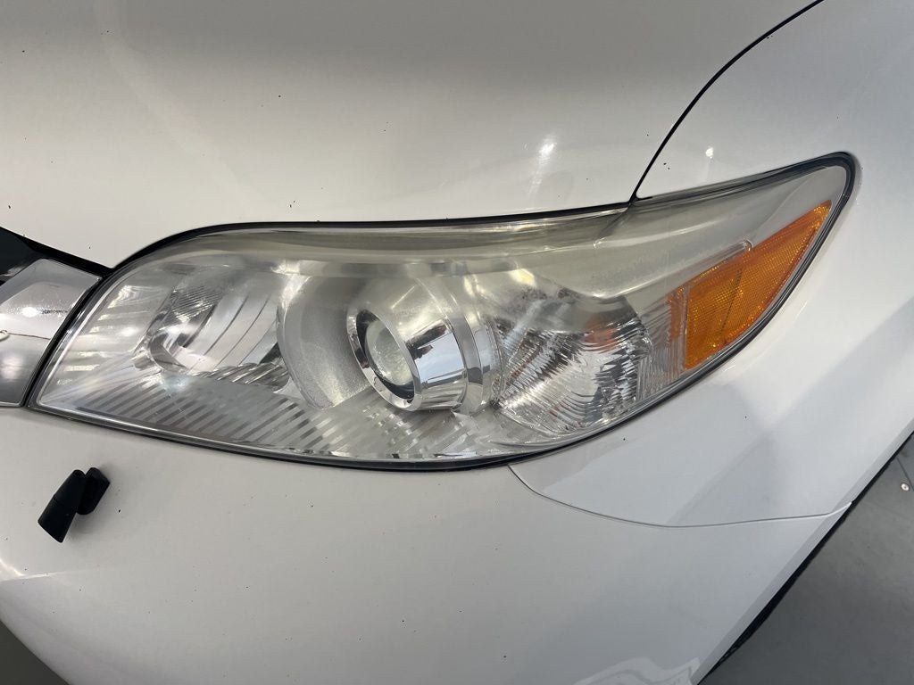 2014 Toyota Sienna LE 8 Passenger