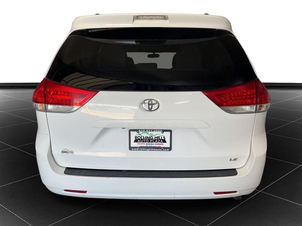 2014 Toyota Sienna LE 8 Passenger