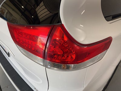 2014 Toyota Sienna LE 8 Passenger