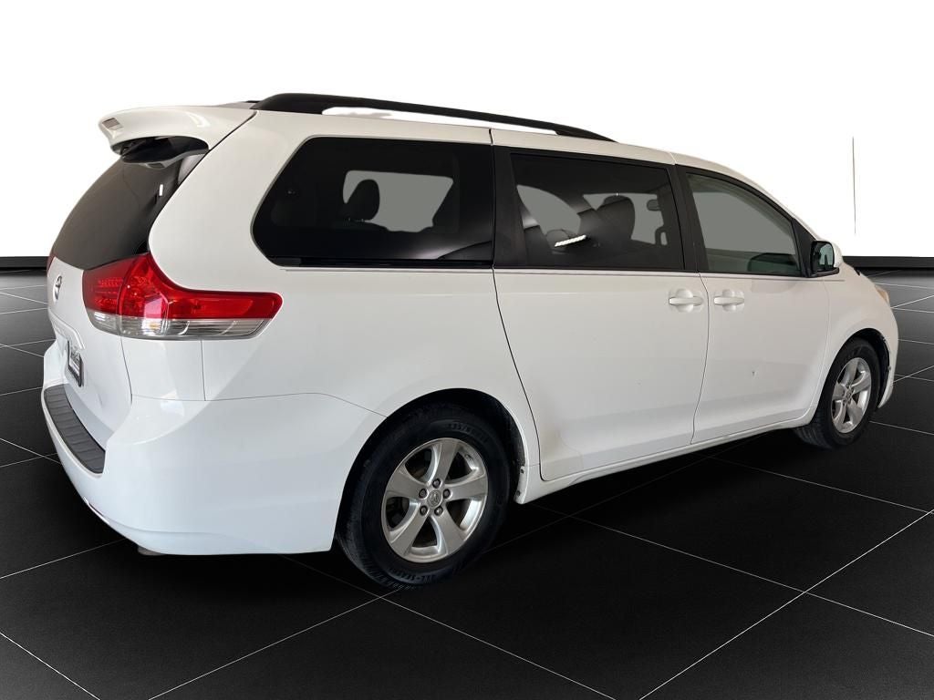 2014 Toyota Sienna LE 8 Passenger