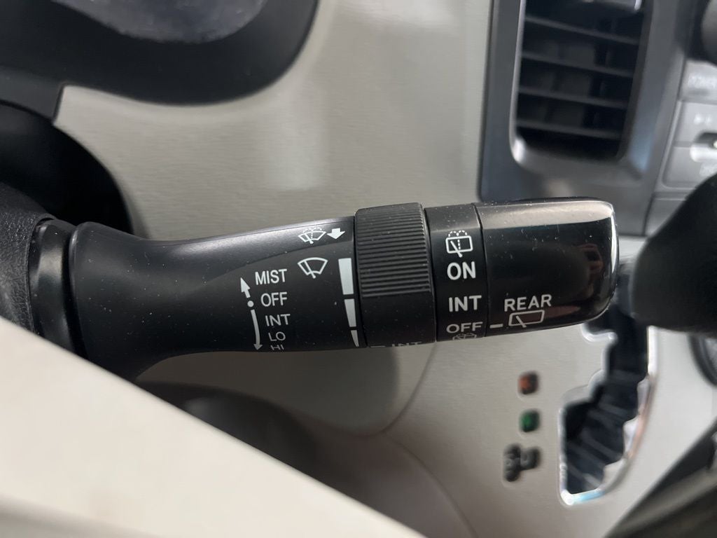 2014 Toyota Sienna LE 8 Passenger