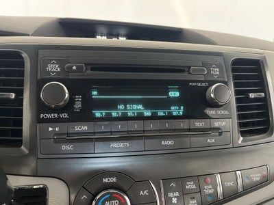 2014 Toyota Sienna LE 8 Passenger