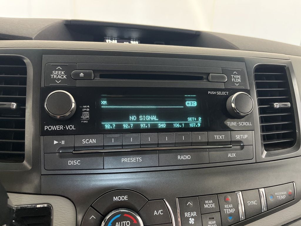 2014 Toyota Sienna LE 8 Passenger