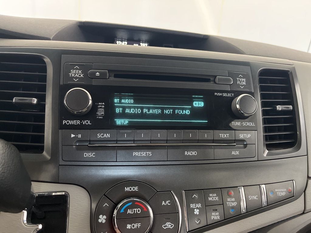 2014 Toyota Sienna LE 8 Passenger