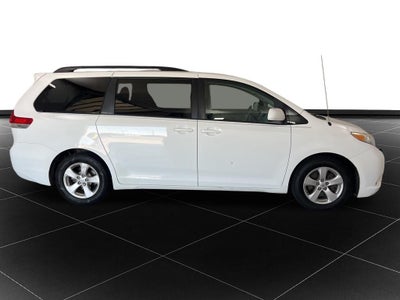 2014 Toyota Sienna LE 8 Passenger