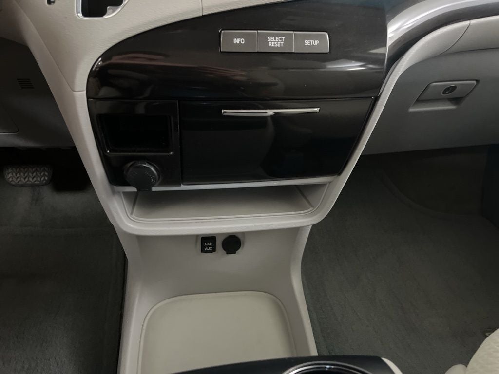 2014 Toyota Sienna LE 8 Passenger