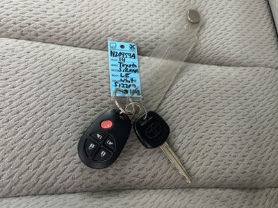 2014 Toyota Sienna LE 8 Passenger