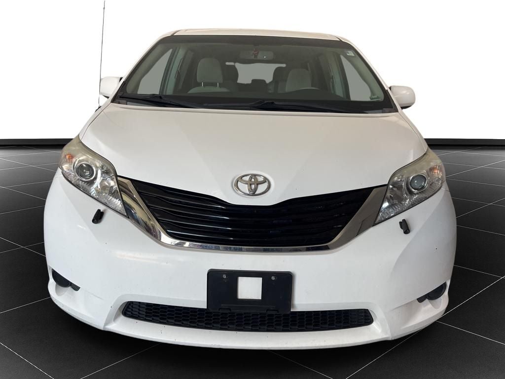 2014 Toyota Sienna LE 8 Passenger